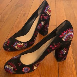 Gorgeous Loeffler Randall Black Pumps with Flowers Sz 8 EUC- worn Once